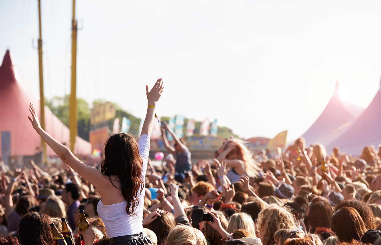 crowds-enjoying-themselves-at-outdoor-music-P4CNS8V.jpg crowds-enjoying-themselves-at-outdoor-music-P4CNS8V.jpg